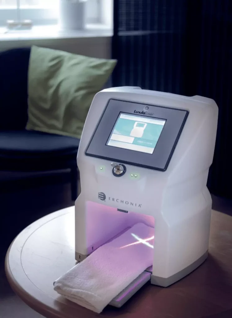 Clinical-grade Erchonia Lunula Laser machine used in MHRA-approved cold laser therapy for fungal infections.